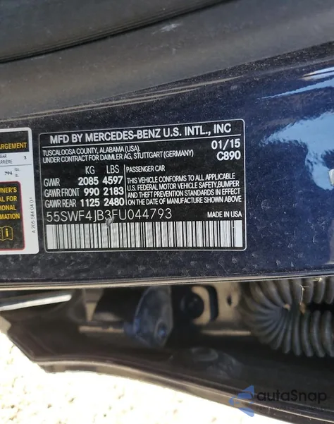 2015 Mercedes-Benz C 300 z USA, uszkodzony, nr VIN 55SWF4JB3FU044793